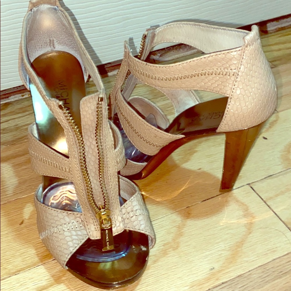 Michael Kors Berkeley tan heels